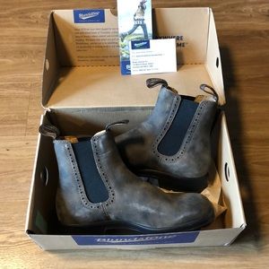 Brand new women’s Blundstones Boots - size 9.5
